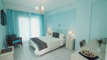 Premium bedding, in-room safe, desk, blackout drapes