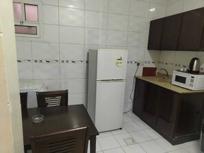 Private kitchenette - Al Eairy Furnished Apartments Dammam 4 (Dammam)