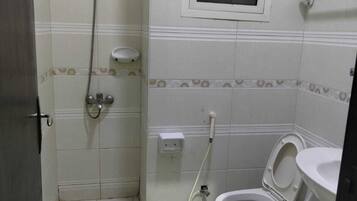 Shower, free toiletries, towels