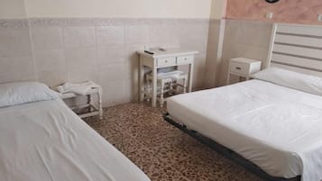 基本三人房 | 客房內保險箱、隔音、免費無線上網、床單