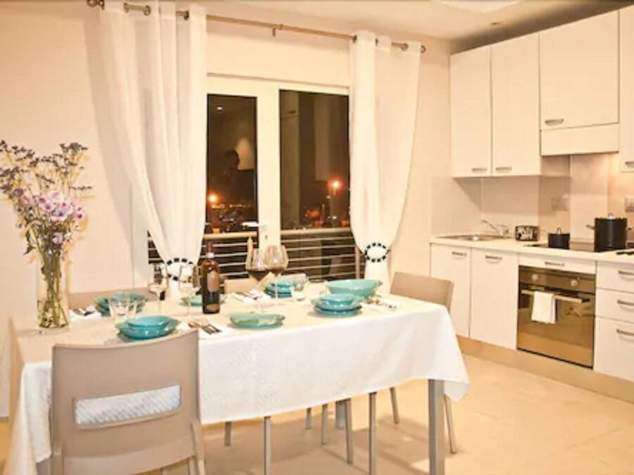 Executive Apartment, 1 Bedroom | Private kitchenette | Fridge, microwave, oven, stovetop