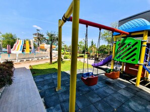 A playground with swings, slides, and a picnic area. - Sapanca Aqua Wellness Spa Hotel (Sapanca)