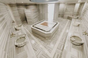 Salas de tratamiento para parejas, un sauna, baño turco/hammam