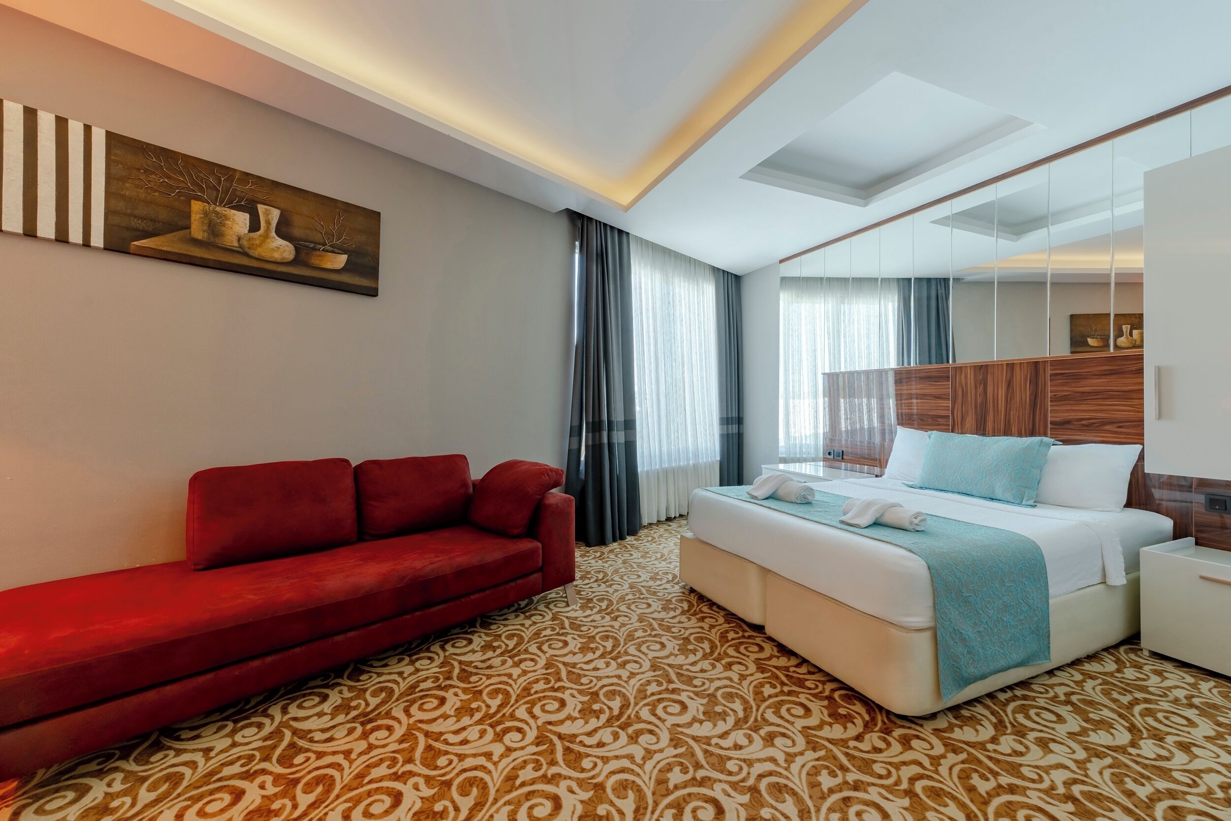 Premium bedding, minibar, individually decorated, soundproofing