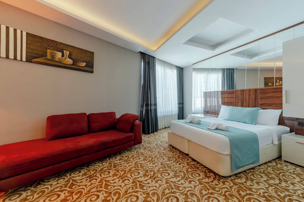 2 kamar tidur, seprai premium, minibar, dan didekorasi berbeda-beda
