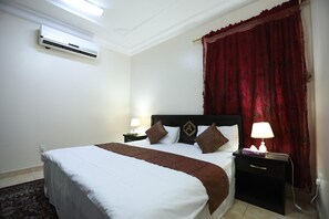 Blackout curtains, soundproofing, free WiFi, bed sheets - Al Eairy Furnished Apartments Dammam 8 (Dammam)
