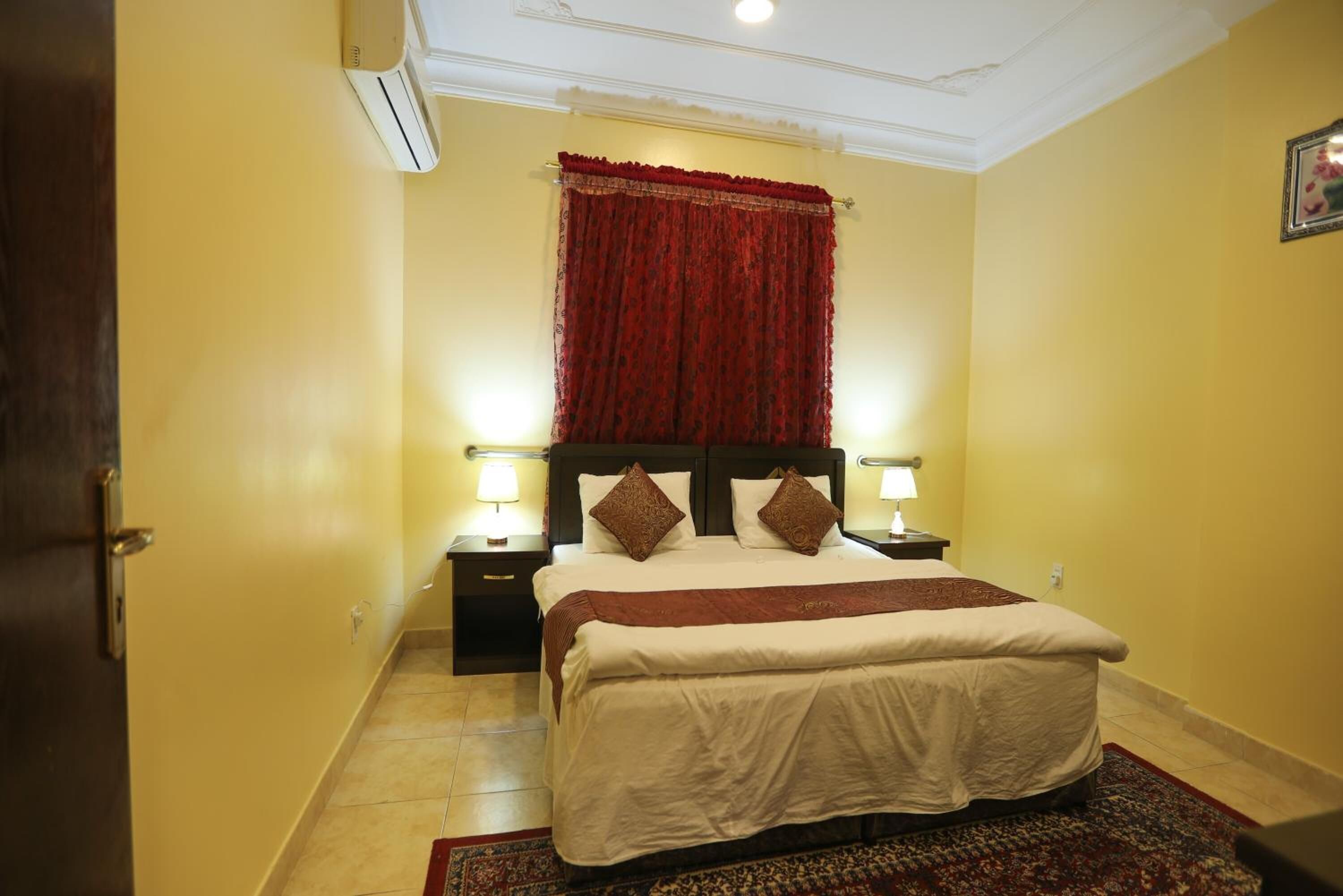 암막 커튼, 방음 설비, 무료 WiFi, 침대 시트