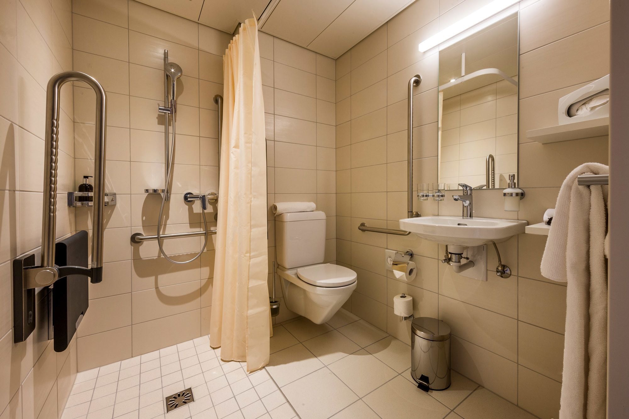 wheelchair accessible double | bathroom | shower, free toiletries, towels