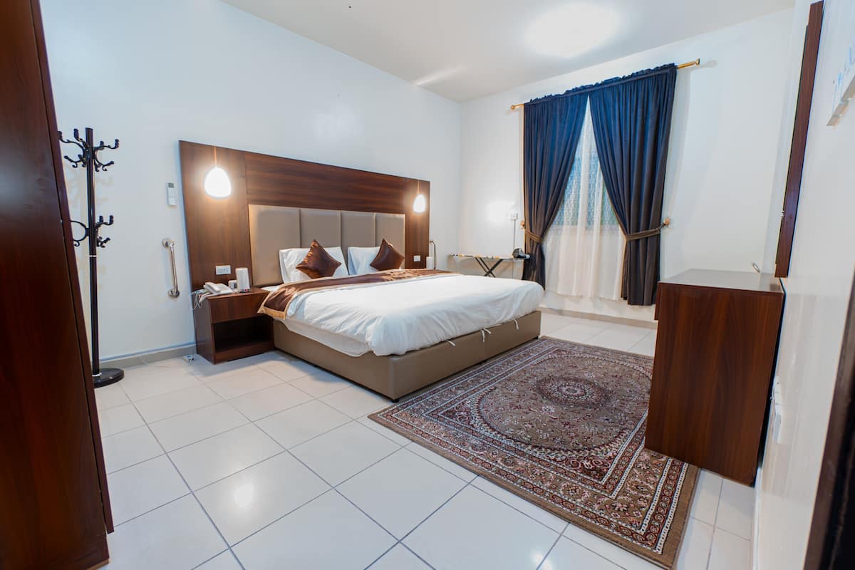 Appartement, 2 slaapkamers | Verduisterende gordijnen, geluiddichte muren, gratis wifi, beddengoed