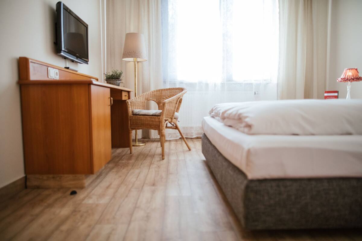 Basic Double or Twin Room | In-room safe, desk, blackout drapes, iron/ironing board (on request)