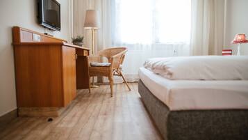 Basic Double or Twin Room | In-room safe, desk, blackout drapes, iron/ironing board