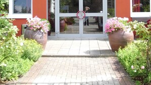 Unclassified image, 2 of 72, button - Hotel Rosenstadt Forst (Forst)