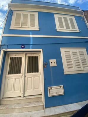 Family House, 3 Bedrooms | In-room safe, desk, laptop workspace, free WiFi