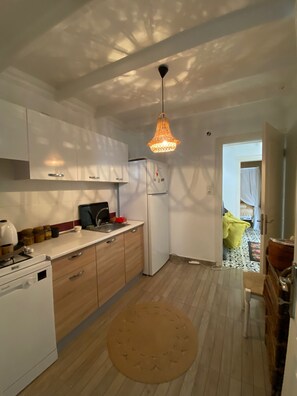 Family House, 3 Bedrooms | In-room dining