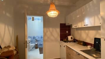 Family House, 3 Bedrooms | In-room dining