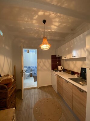 Family House, 3 Bedrooms | In-room dining - Hayriye Hanim Ege (Ayvalik)