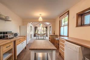 Private kitchen - Homely Luxury House (Cambridge)