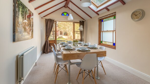 Grand House, 4 Bedrooms | Living area | Flat-screen TV, pay movies - Homely Luxury House (Cambridge)