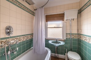 Bathroom - Homely Luxury House (Cambridge)