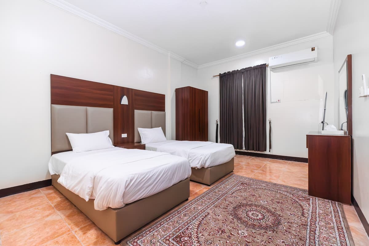 Double Room | Tilam berlapik, peti besi dalam bilik, langsir/tirai gelap terus
