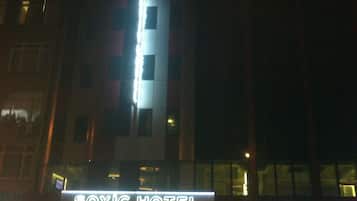 Façade de lâhĂ©bergement - soirĂ©e/nuit