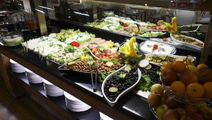 A buffet with various food items and a display of plates. - Soyic Hotel (Eskisehir)