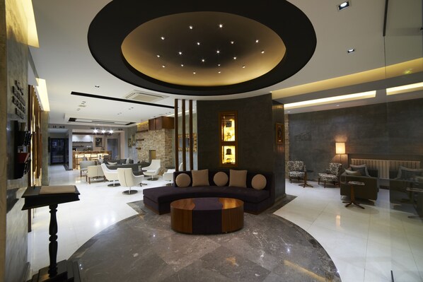 Lobby sitting area - Soyic Hotel (Eskisehir)