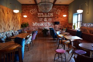 Breakfast, lunch, dinner served; British cuisine - The Ugly Duckling (Telford)