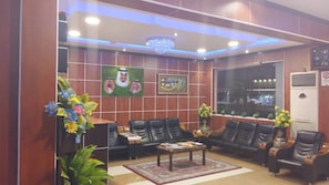 Lobby sitting area - Al Eairy Furnished Apartments Al Ahsa 5 (Al-Hofuf)