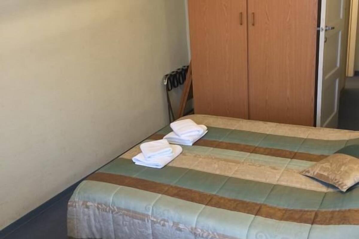 Habitación triple | Ropa de cama de alta calidad, escritorio, cunas gratuitas y wifi gratis