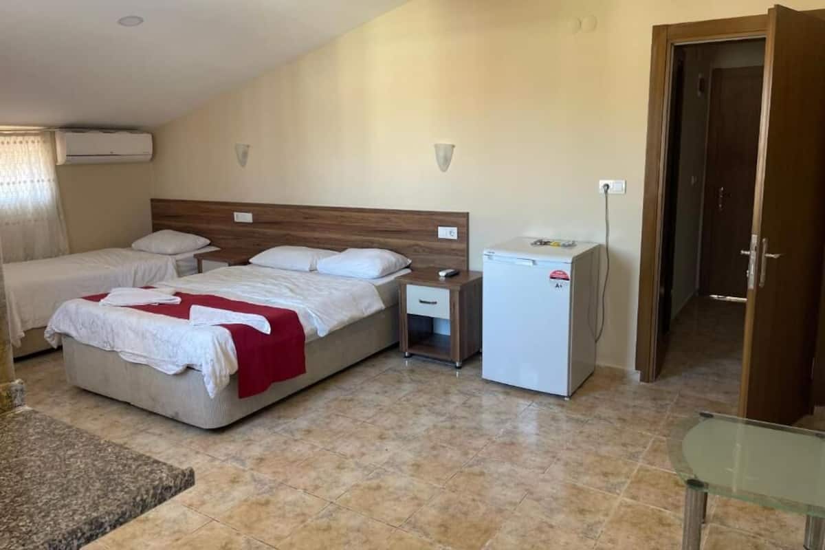 In-room safe, desk, iron/ironing board, free WiFi