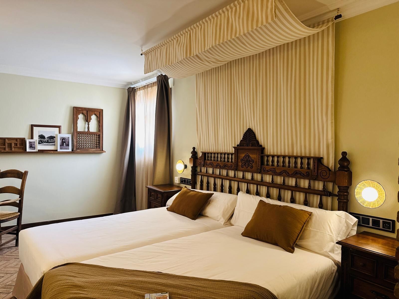 Quarto casal luxo | Frigobar, cofres nos quartos, escrivaninha