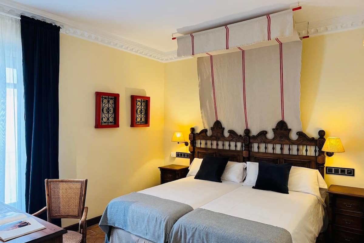 Deluxe Double Room | Minibar, in-room safe, desk, laptop workspace