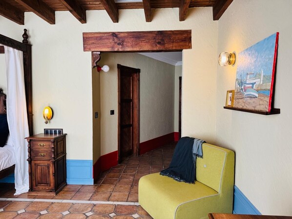 Junior Suite (Superior) | Minibar, in-room safe, desk, laptop workspace - Hotel Boutique Palacete del Corregidor (Almunecar)