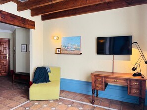 Junior Suite (Superior) | Minibar, in-room safe, desk, laptop workspace - Hotel Boutique Palacete del Corregidor (Almunecar)