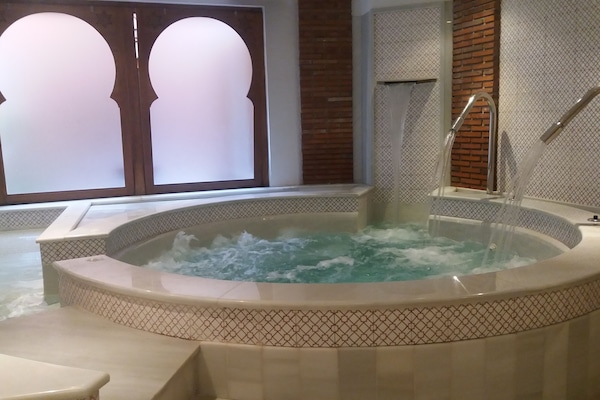 Indoor spa tub