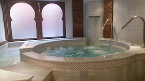 Indoor spa tub - Hotel Boutique Palacete del Corregidor (Almunecar)
