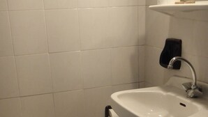 تجهيزات دش، مجففات شعر، مناشف