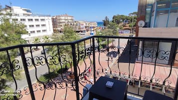 Deluxe Apartment, 2 Bedrooms, 2 Air conditioning, Sea View | 2 chambres, bureau, espace de travail pour ordinateur portable