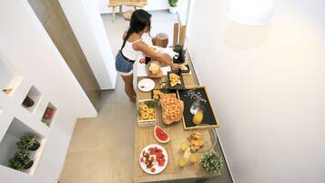 Free daily buffet breakfast