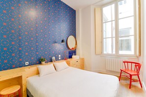 Quarto casal, banheiro compartilhado | Cortinas blackout, Wi-Fi de cortesia