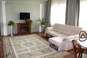 Departamento, 1 habitación | Sala de estar | Televisión LED 