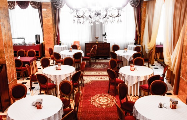 Kontinental frukost varje dag (RUB 300 per person)