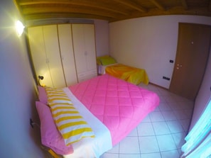 2 bedrooms, cots/infant beds, WiFi