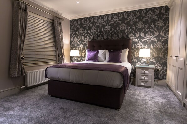 Deluxe Double Room, 1 King Bed, Ensuite | Minibar, in-room safe, desk, iron/ironing board - 12th Lock Boutique Hotel (Dublin)