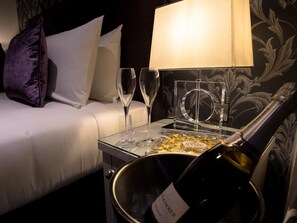 Minibar, in-room safe, desk, iron/ironing board