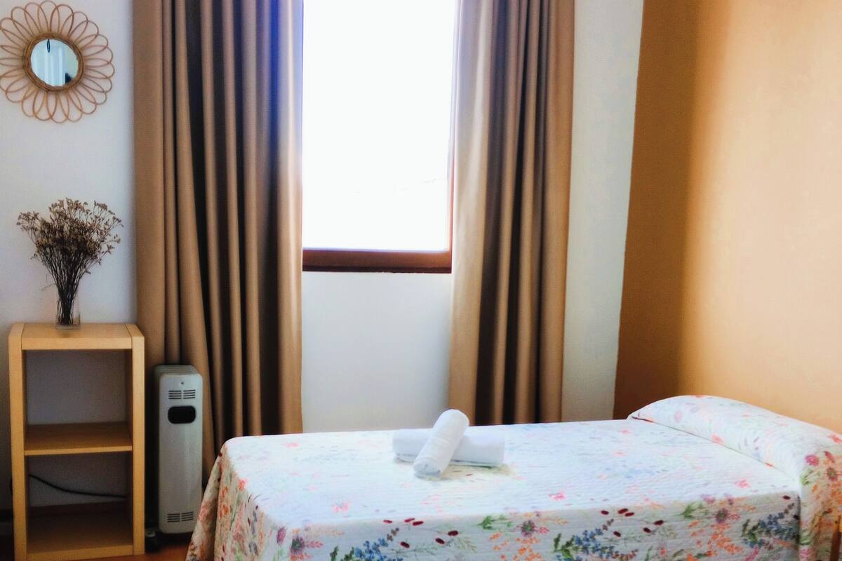 Habitación individual, baño compartido | Wi-Fi gratis dan seprai linen