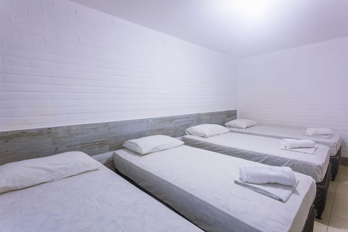 1 bedroom, minibar, WiFi (free), bed sheets