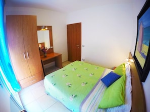 2 bedrooms, desk, cots/infant beds - Appartamenti Levante (Caorle)