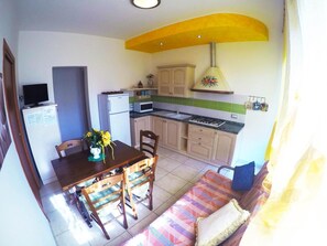 Full-sized fridge, microwave, oven, stovetop - Appartamenti Levante (Caorle)